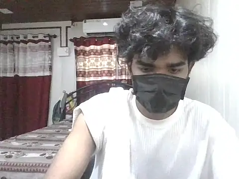 Snapshot of kriZ08 chatting on June 26, 8:19 am kriZ08 online show from June 26, 8:19 am