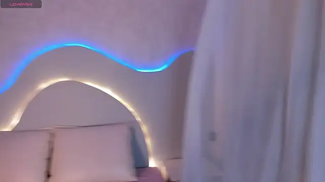 EmiliClarke online show from January 13, 7:41 pm