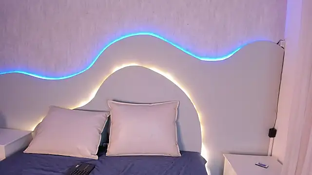 EmiliClarke online show from January 17, 4:43 pm