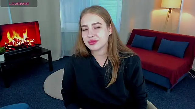 ElaraBloom online show from October 30, 2:07 pm