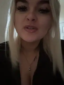 Snapshot of rosie-hipstergal chatting on February 21, 3:35 pm rosie-hipstergal online show from February 21, 3:35 pm