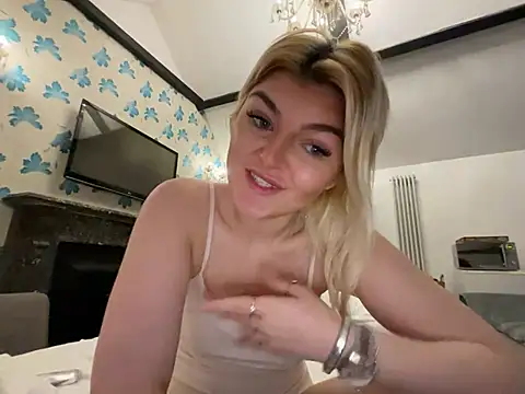 Snapshot of rosie-hipstergal chatting on March 23, 2:32 pm rosie-hipstergal online show from March 23, 2:32 pm