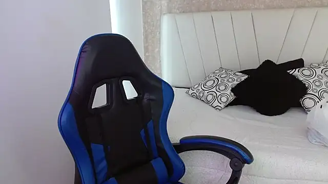 AliceSmity  online show from February 7, 12:20 pm