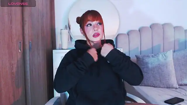 Snapshot of GiaStonne chatting on November 13, 5:28 am GiaStonne online show from November 13, 5:28 am