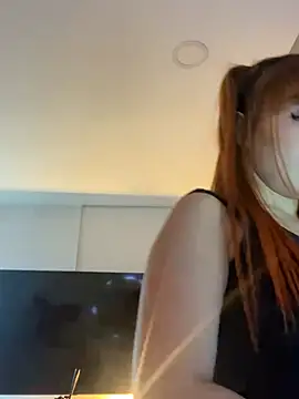 Snapshot of GiaStonne chatting on December 3, 3:03 am GiaStonne online show from December 3, 3:03 am