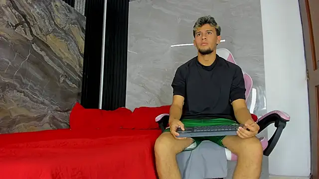 Snapshot of Skyyandsmith chatting on November 1, 8:00 pm Skyyandsmith online show from November 1, 8:00 pm