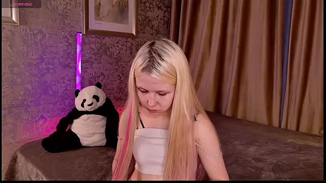 Snapshot of VivieSunn chatting on April 26, 3:42 pm VivieSunn online show from April 26, 3:42 pm