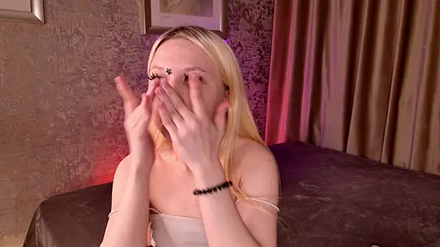 Snapshot of VivieSunn chatting on June 5, 2:56 pm VivieSunn online show from June 5, 2:56 pm