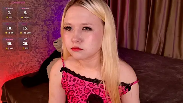 Snapshot of VivieSunn chatting on June 13, 3:43 pm VivieSunn online show from June 13, 3:43 pm
