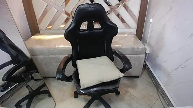 Little cherry b online show from December 4, 8:06 pm