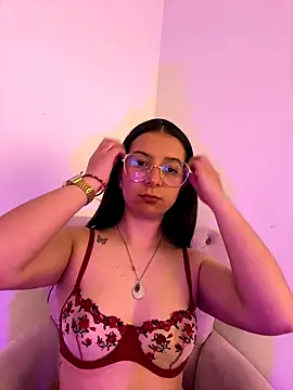 Snapshot of Miaa_sr chatting on November 2, 6:32 pm Miaa sr online show from November 2, 6:32 pm