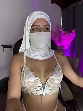 Snapshot of shaima__ chatting on June 11, 7:34 pm shaima online show from June 11, 7:34 pm
