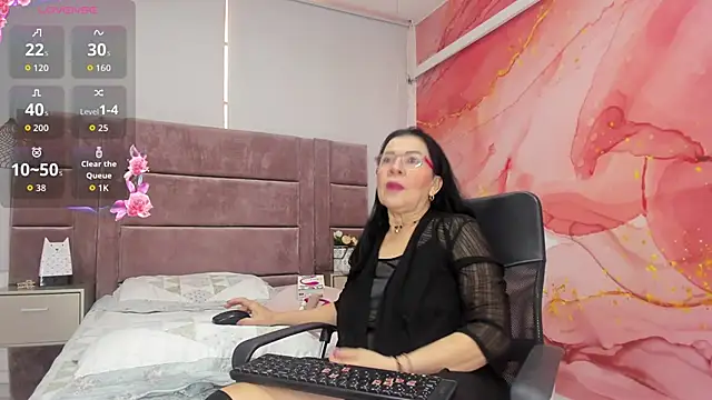 laliItaclark online show from February 5, 12:10 pm