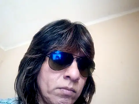 Snapshot of Robbie_78 chatting on March 9, 6:12 pm Robbie 78 online show from March 9, 6:12 pm