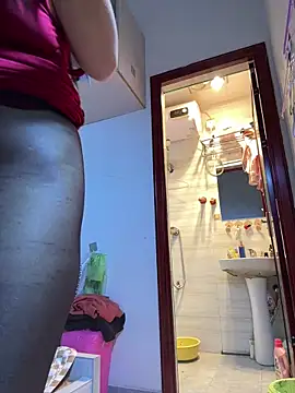 Snapshot of Zuzu-6 chatting on March 17, 12:48 am Zuzu-6 online show from March 17, 12:48 am