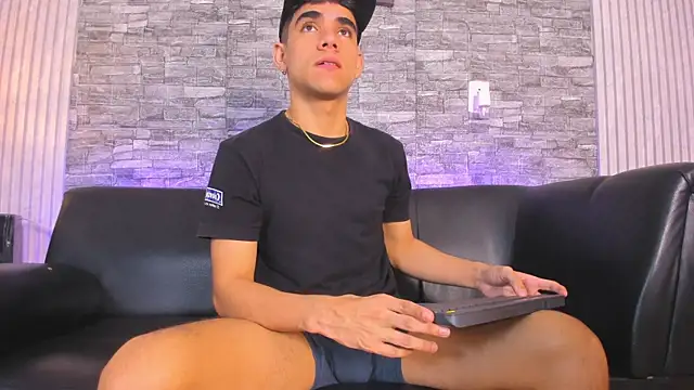 zack joness18 online show from November 11, 3:17 am