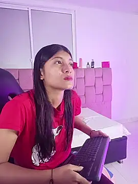 YeseniaRodriguez3 online show from May 3, 12:33 pm