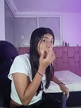 YeseniaRodriguez3 online show from May 5, 12:35 pm