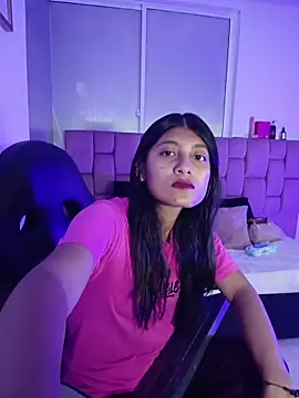 YeseniaRodriguez3 online show from May 13, 12:46 pm