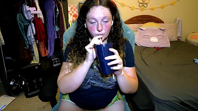 sugasunny04 online show from May 17, 4:43 am