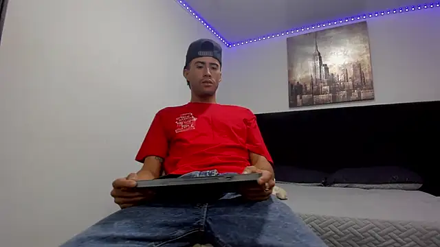 Snapshot of harold_777 chatting on October 28, 4:05 am harold 777 online show from October 28, 4:05 am