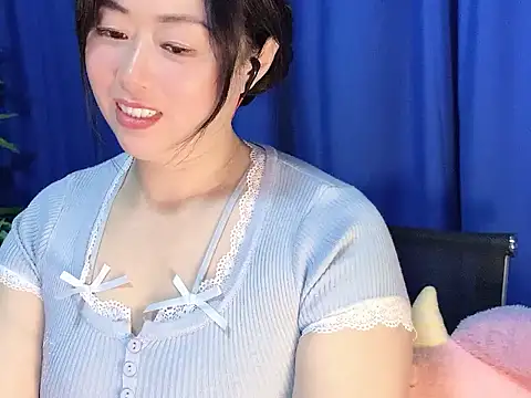 yaoyao22678 online show from November 20, 2:45 am