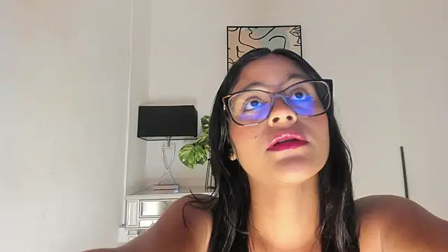 lizzakennedy online show from May 20, 1:28 pm