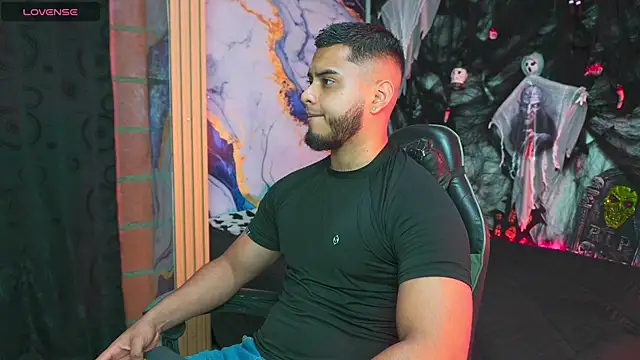 Snapshot of Tiler_wolker chatting on October 25, 11:43 pm Tiler wolker online show from October 25, 11:43 pm