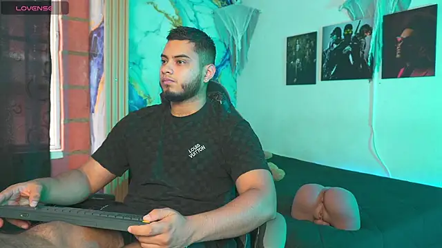 Snapshot of Tiler_wolker chatting on November 3, 7:15 pm Tiler wolker online show from November 3, 7:15 pm