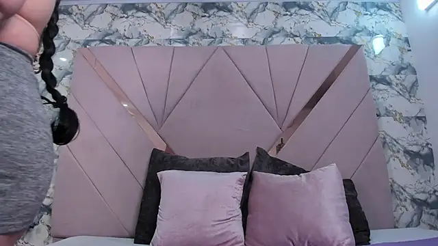 naomy sexy  online show from December 20, 12:45 pm