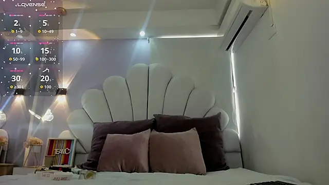 naomy sexy  online show from January 31, 8:07 pm