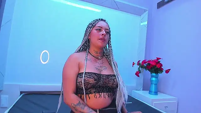 Snapshot of Sweetsinsn_ chatting on October 27, 8:24 pm Sweetsinsn  online show from October 27, 8:24 pm