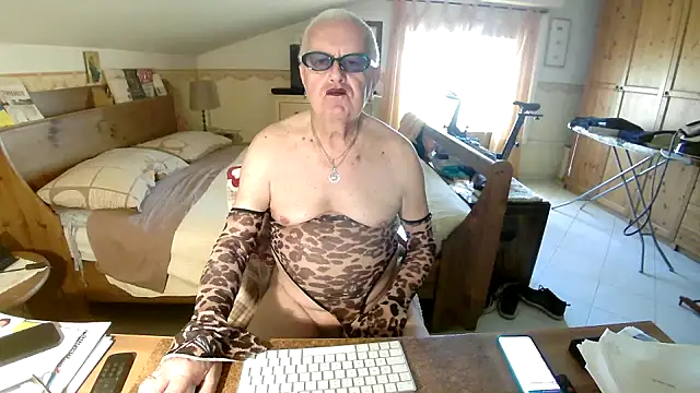 Sissypat53 online show from June 9, 1:01 pm