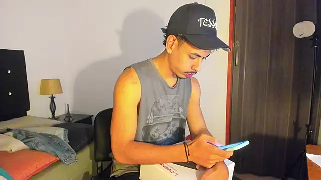 Snapshot of marlon_texeira chatting on October 26, 2:50 am marlon texeira online show from October 26, 2:50 am