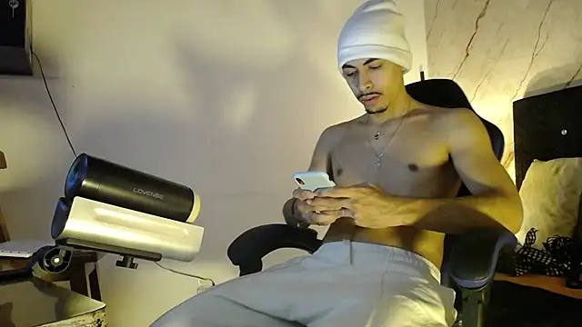 Snapshot of marlon_texeira chatting on November 4, 4:50 pm marlon texeira online show from November 4, 4:50 pm