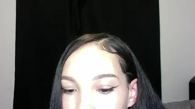 Snapshot of nikkiloveee chatting on October 27, 4:16 am nikkiloveee online show from October 27, 4:16 am