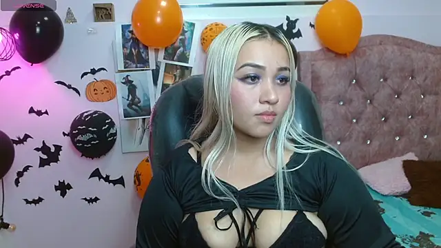 Snapshot of Katicamorada chatting on October 29, 4:04 am Katicamorada online show from October 29, 4:04 am