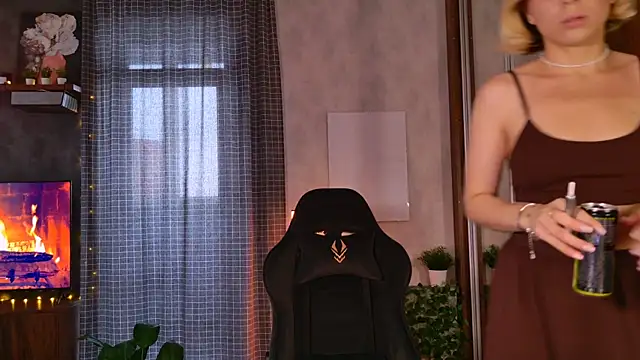 Snapshot of BallerinaCappuchino chatting on November 5, 3:39 am BallerinaCappuchino online show from November 5, 3:39 am