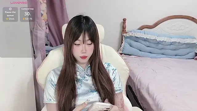 Snapshot of Vivian-88 chatting on March 26, 1:33 am Vivian-88 online show from March 26, 1:33 am