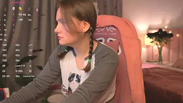 Snapshot of ErikaGreen chatting on October 28, 7:23 am ErikaGreen online show from October 28, 7:23 am