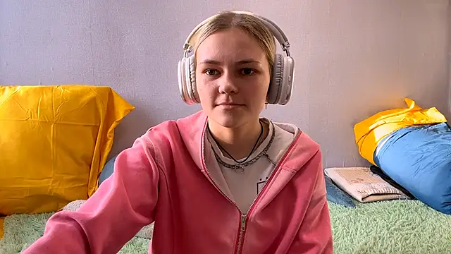 Snapshot of ChristineWest chatting on November 1, 8:27 am ChristineWest online show from November 1, 8:27 am