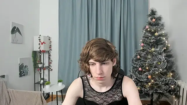 Snapshot of AvenGlow chatting on December 17, 5:13 am AvenGlow online show from December 17, 5:13 am