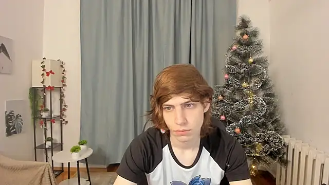 Snapshot of AvenGlow chatting on December 20, 5:03 am AvenGlow online show from December 20, 5:03 am