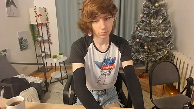 Snapshot of AvenGlow chatting on December 23, 3:48 am AvenGlow online show from December 23, 3:48 am