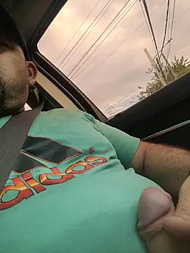 Snapshot of Tincho1051 chatting on March 14, 8:03 pm Tincho1051 online show from March 14, 8:03 pm