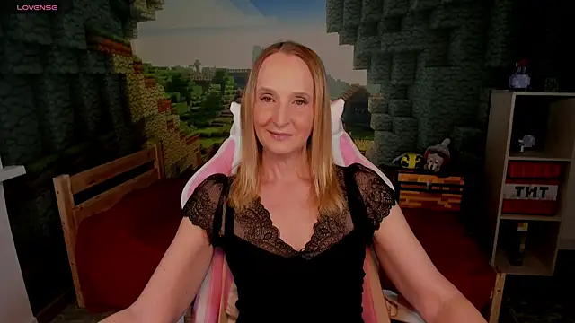 ScarlettPalmer online show from May 2, 9:36 am