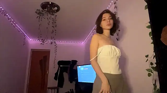 Snapshot of LilithFlamey chatting on November 16, 4:23 pm LilithFlamey online show from November 16, 4:23 pm