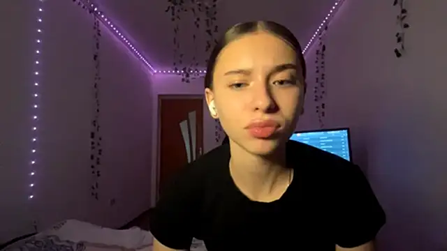 Snapshot of LilithFlamey chatting on November 17, 6:14 pm LilithFlamey online show from November 17, 6:14 pm