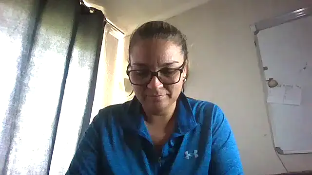 Snapshot of lilMissMarli chatting on February 1, 11:31 am lilMissMarli online show from February 1, 11:31 am