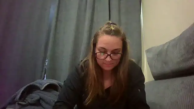 Snapshot of lilMissMarli chatting on February 20, 12:16 pm lilMissMarli online show from February 20, 12:16 pm